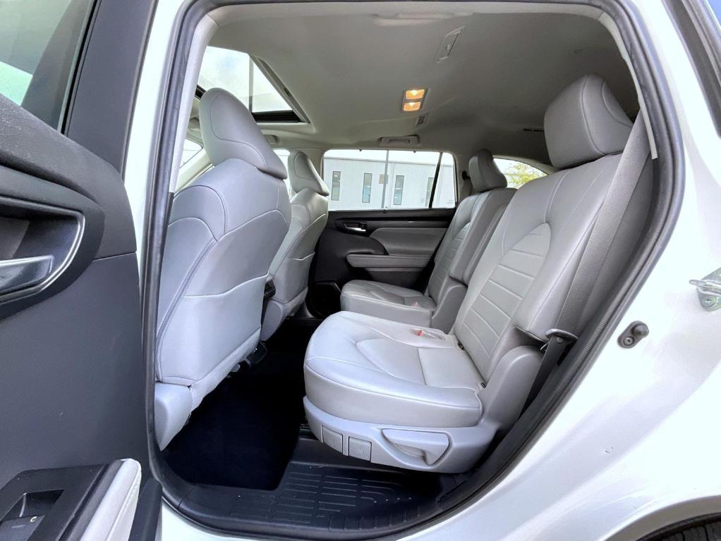 used 2020 Toyota Highlander car, priced at $29,995