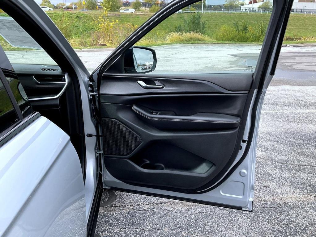 used 2024 Jeep Grand Cherokee car, priced at $31,700