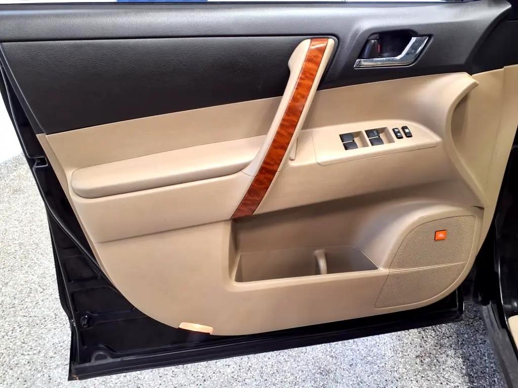 used 2008 Toyota Highlander car, priced at $10,995