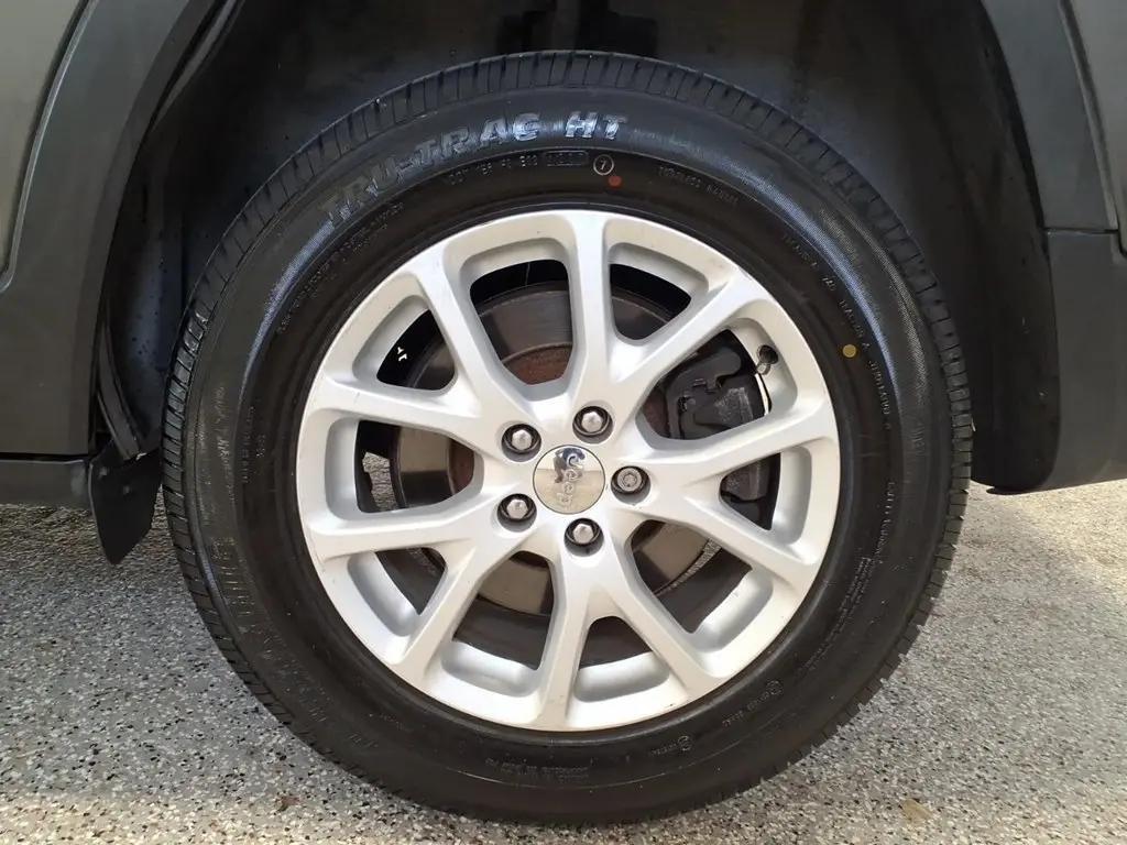 used 2016 Jeep Cherokee car, priced at $7,995