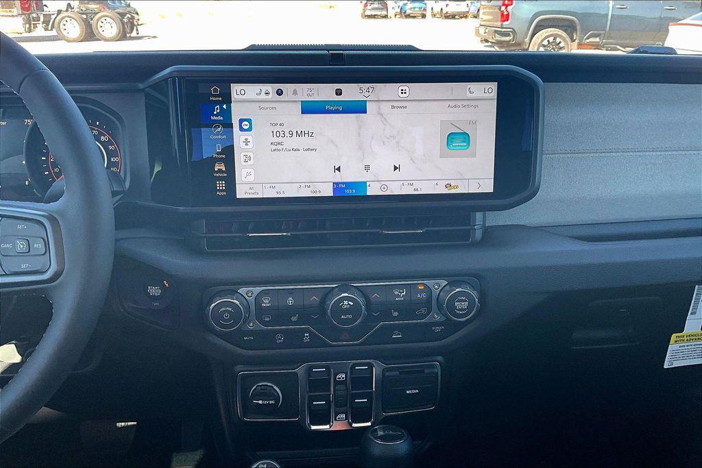 new 2025 Jeep Gladiator car, priced at $46,028