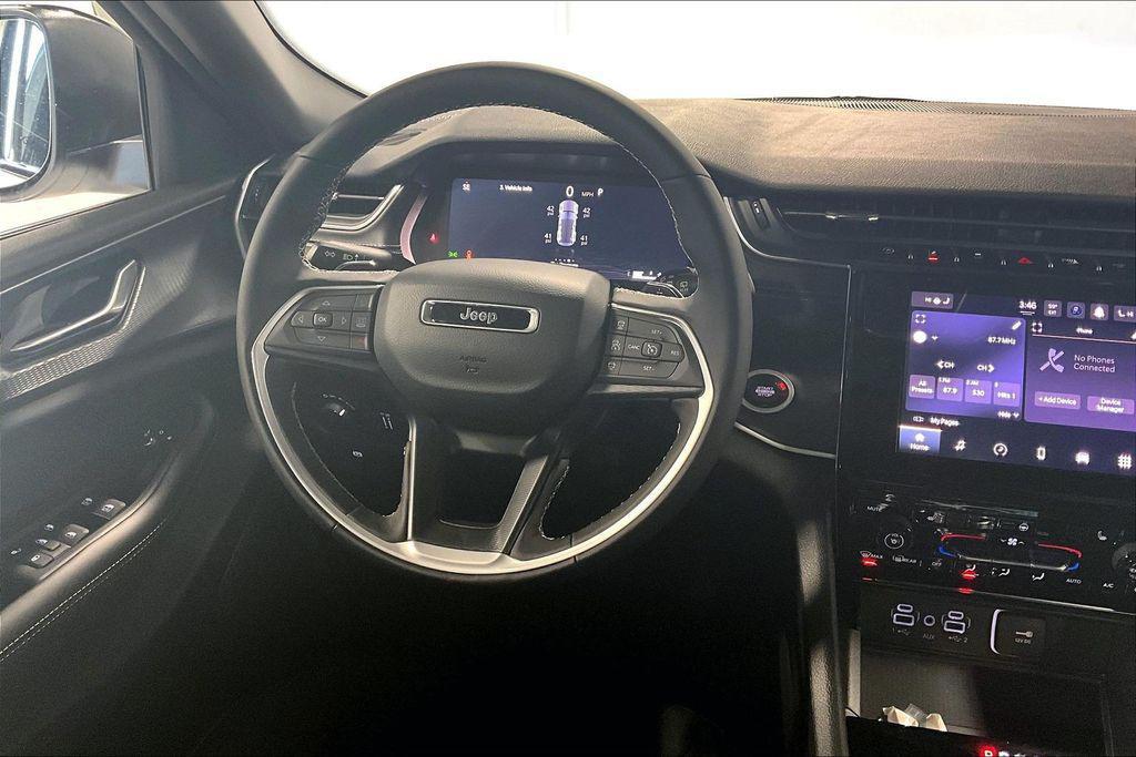 new 2025 Jeep Grand Cherokee car, priced at $37,575