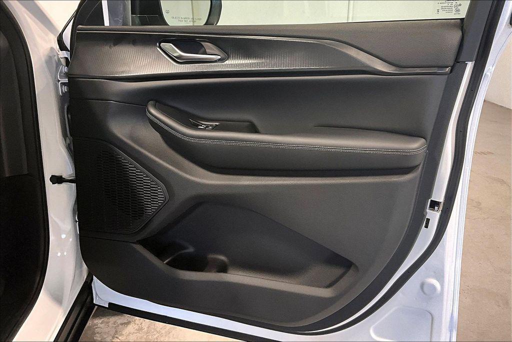 new 2025 Jeep Grand Cherokee car, priced at $37,575