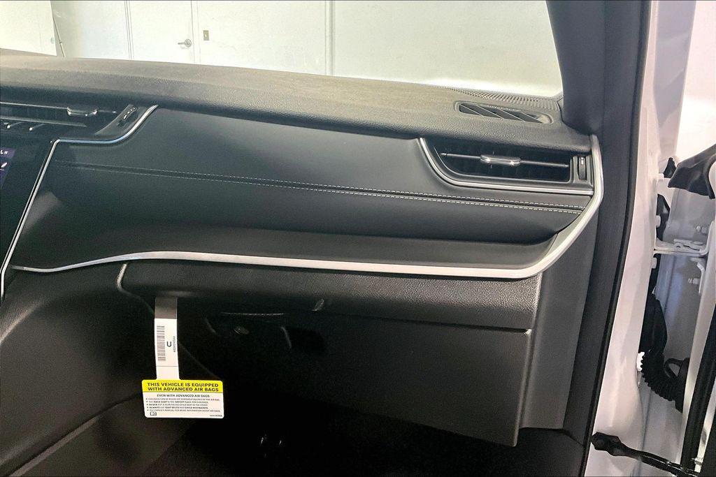 new 2025 Jeep Grand Cherokee car, priced at $37,575