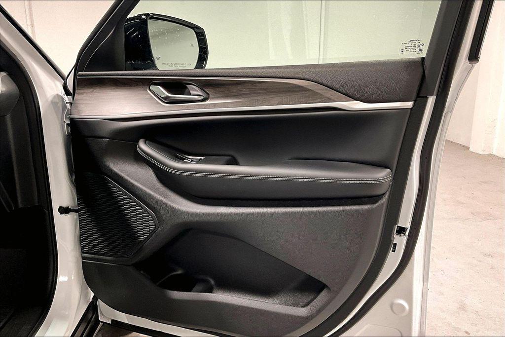 new 2025 Jeep Grand Cherokee L car, priced at $47,781