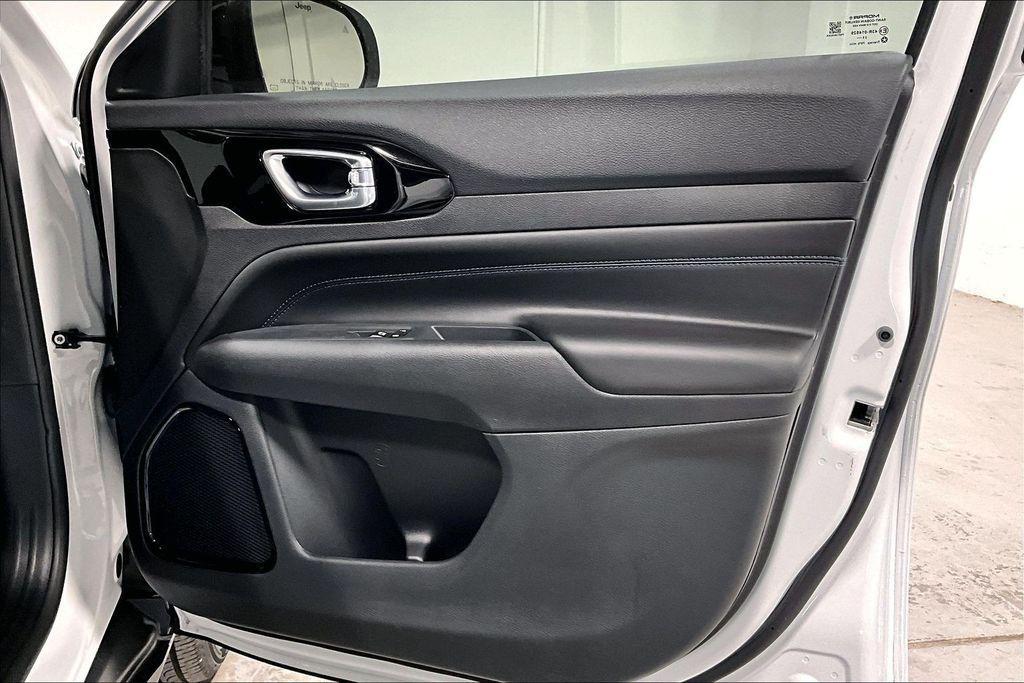 new 2026 Jeep Compass car, priced at $29,985