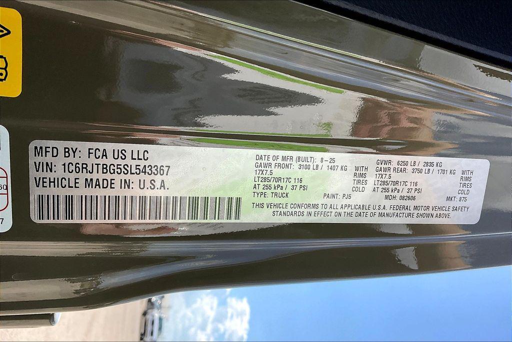 new 2025 Jeep Gladiator car, priced at $60,415