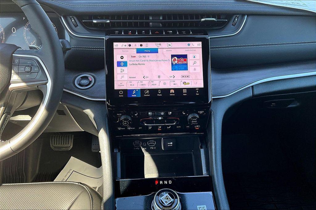 new 2025 Jeep Grand Cherokee car, priced at $42,581