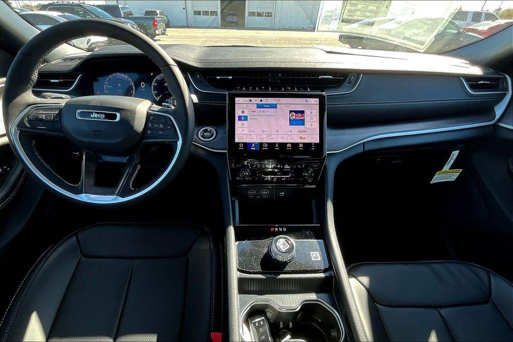 new 2025 Jeep Grand Cherokee car, priced at $42,581
