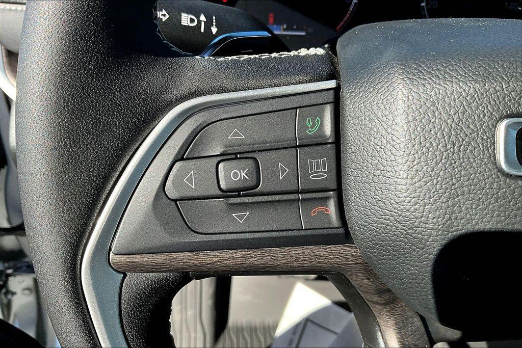 new 2025 Jeep Grand Cherokee car, priced at $42,581