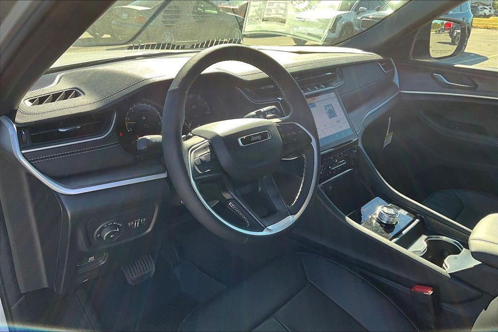 new 2025 Jeep Grand Cherokee car, priced at $42,581