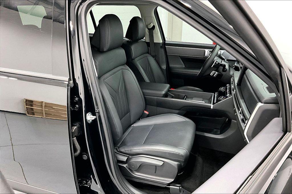 used 2025 Hyundai Santa Fe car, priced at $33,000