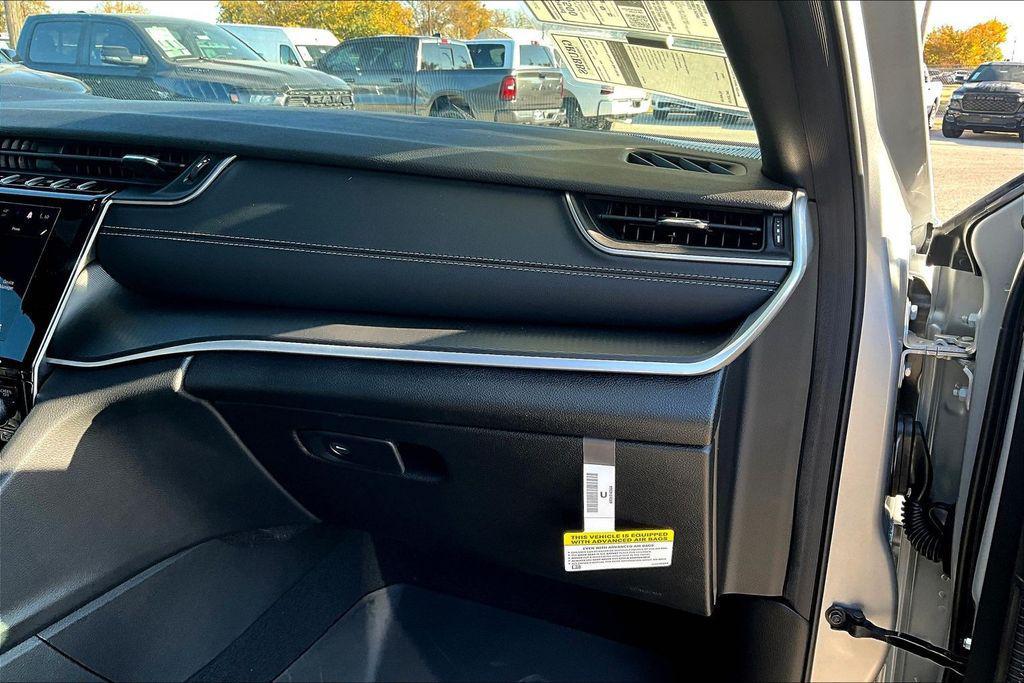 new 2025 Jeep Grand Cherokee car, priced at $35,007