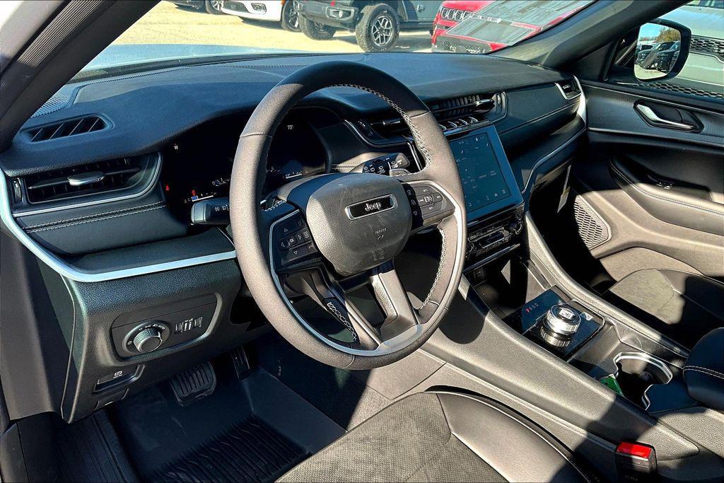 new 2025 Jeep Grand Cherokee car, priced at $35,007