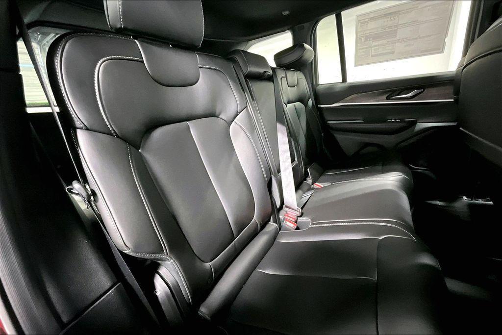 new 2025 Jeep Grand Cherokee car, priced at $43,104