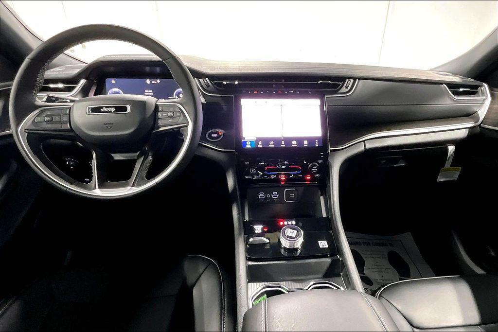 new 2025 Jeep Grand Cherokee car, priced at $43,104