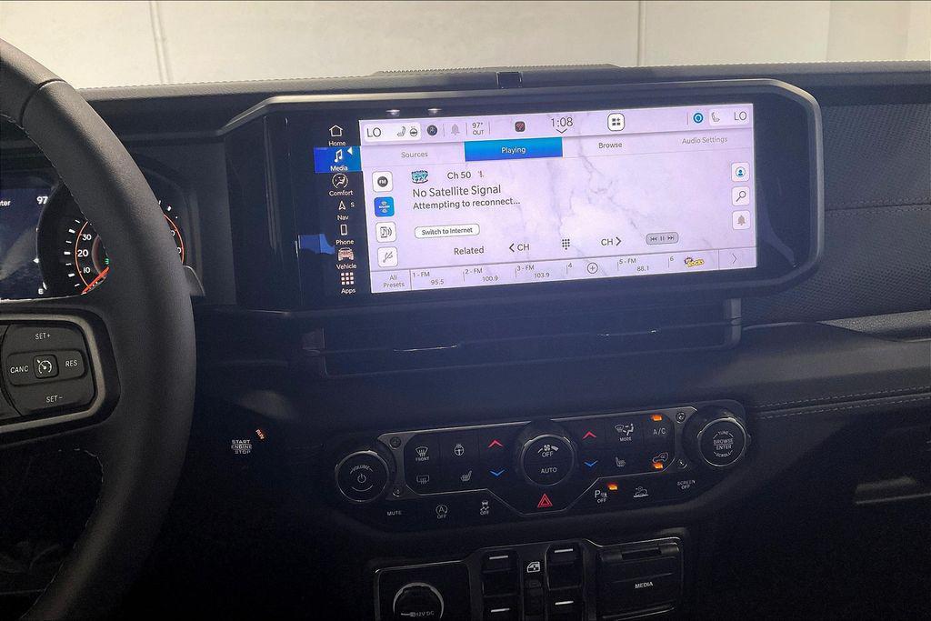 new 2025 Jeep Gladiator car, priced at $50,214