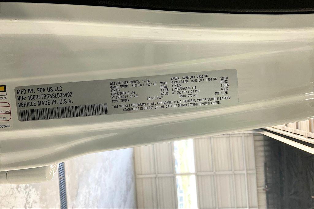 new 2025 Jeep Gladiator car, priced at $50,214