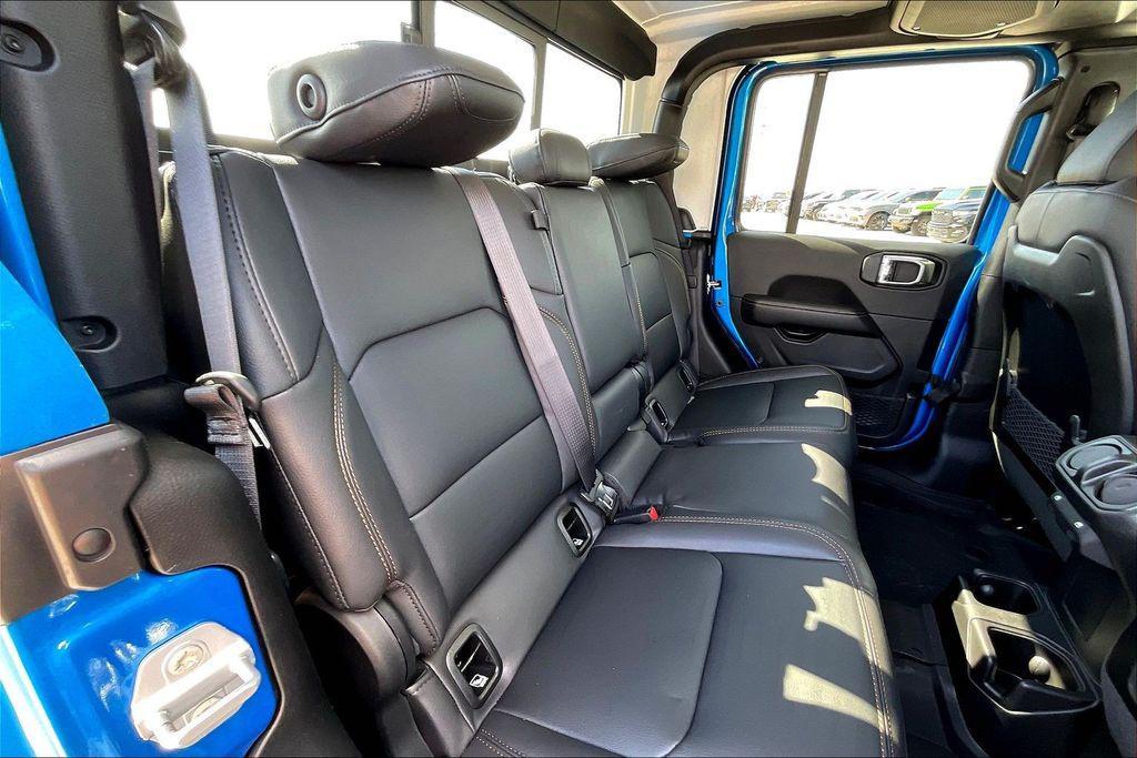 new 2025 Jeep Gladiator car, priced at $42,674