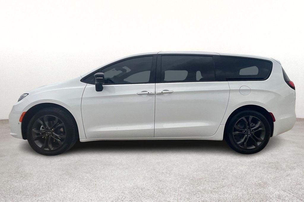 new 2026 Chrysler Pacifica car, priced at $39,765