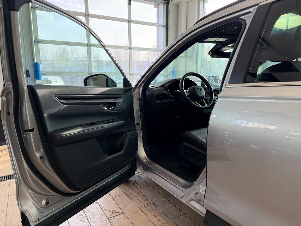 used 2025 Honda CR-V Hybrid car, priced at $35,125