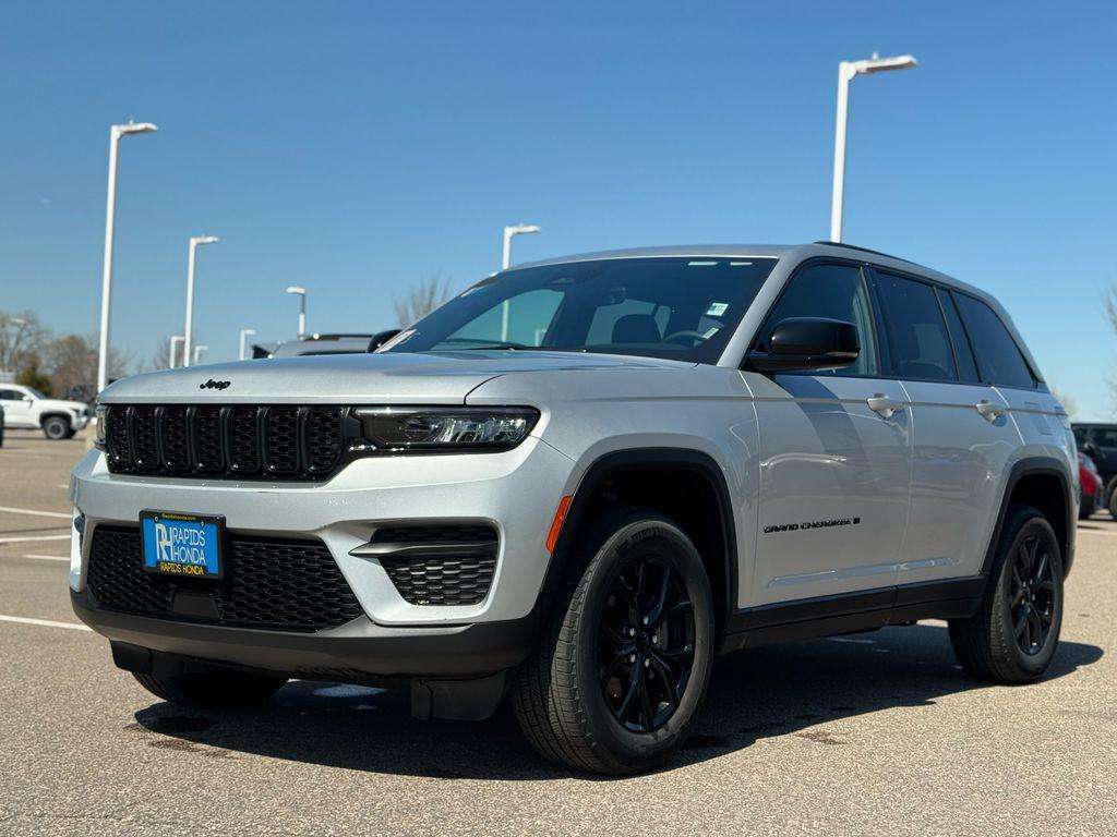 used 2025 Jeep Grand Cherokee car, priced at $34,951