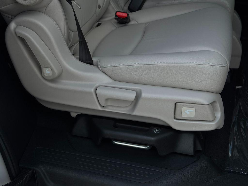 new 2026 Honda Odyssey car, priced at $42,414