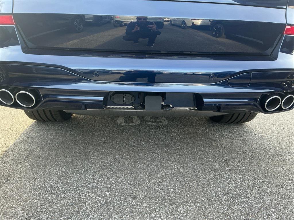 new 2026 BMW ALPINA XB7 car, priced at $163,925