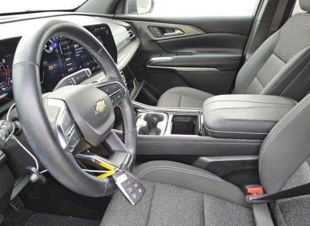 used 2024 Chevrolet Traverse car, priced at $32,990