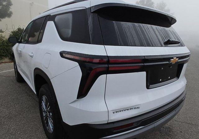 used 2024 Chevrolet Traverse car, priced at $32,990