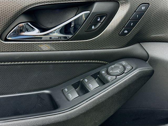 used 2023 Chevrolet Traverse car, priced at $30,490