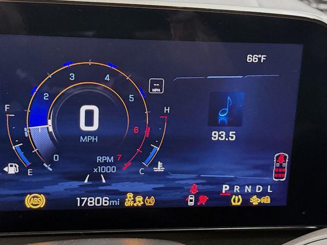 used 2024 Chevrolet Traverse car, priced at $32,490