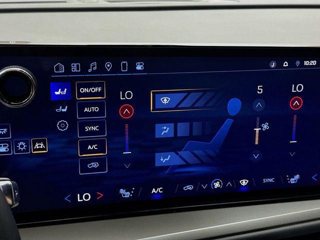 used 2024 Chevrolet Traverse car, priced at $32,490