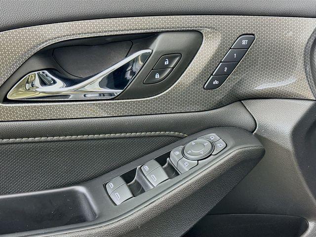 used 2024 Chevrolet Traverse car, priced at $40,985