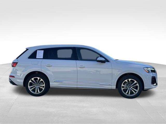 used 2025 Audi Q7 car, priced at $43,838