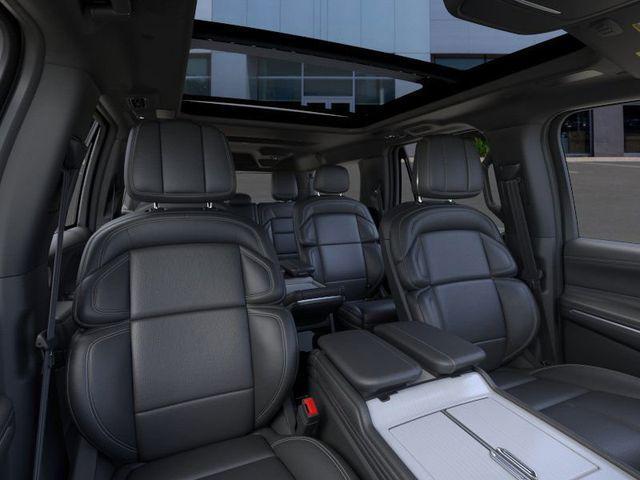 new 2025 Lincoln Navigator car, priced at $110,912