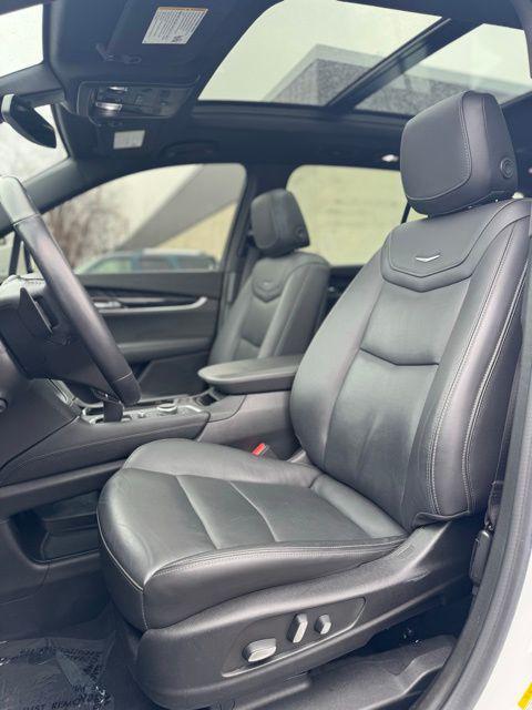 used 2022 Cadillac XT6 car, priced at $31,844