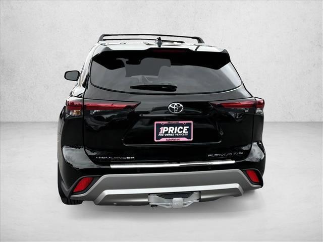 used 2025 Toyota Highlander car, priced at $54,998