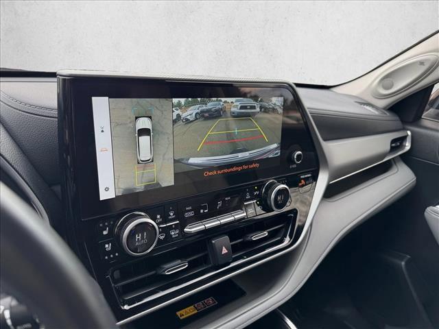 used 2025 Toyota Highlander car, priced at $54,998