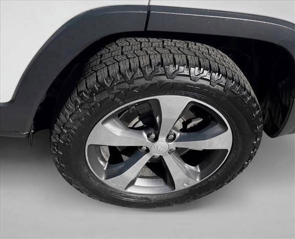 used 2019 Jeep Cherokee car, priced at $18,797