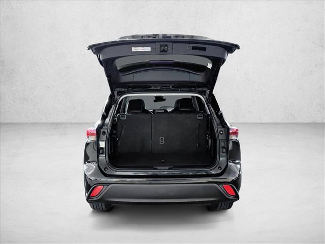 used 2023 Toyota Highlander car, priced at $34,998