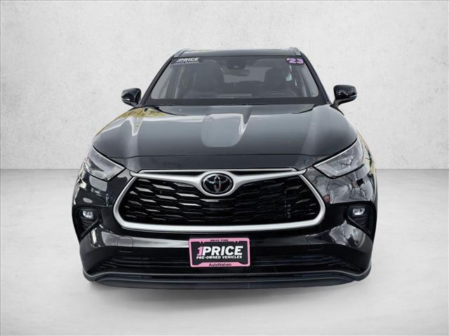 used 2023 Toyota Highlander car, priced at $34,998