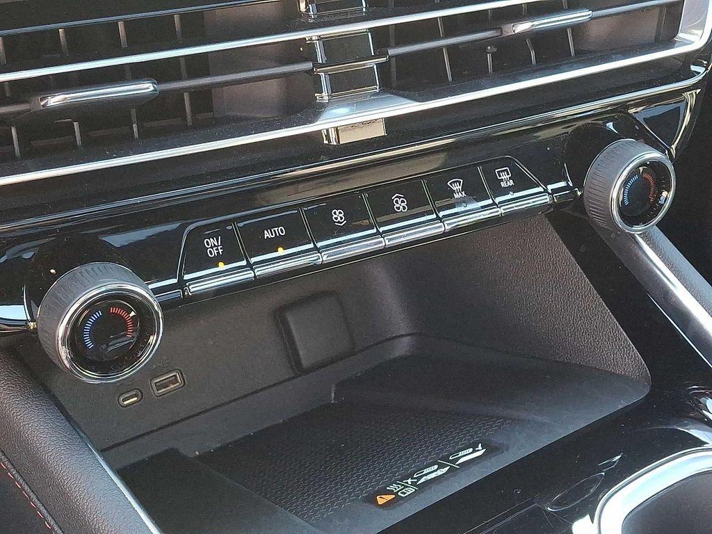 used 2025 Chevrolet Traverse car, priced at $45,988