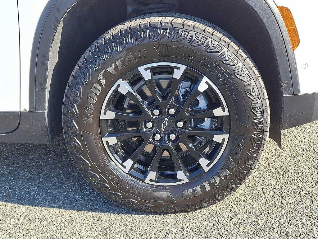 used 2025 Chevrolet Traverse car, priced at $45,988