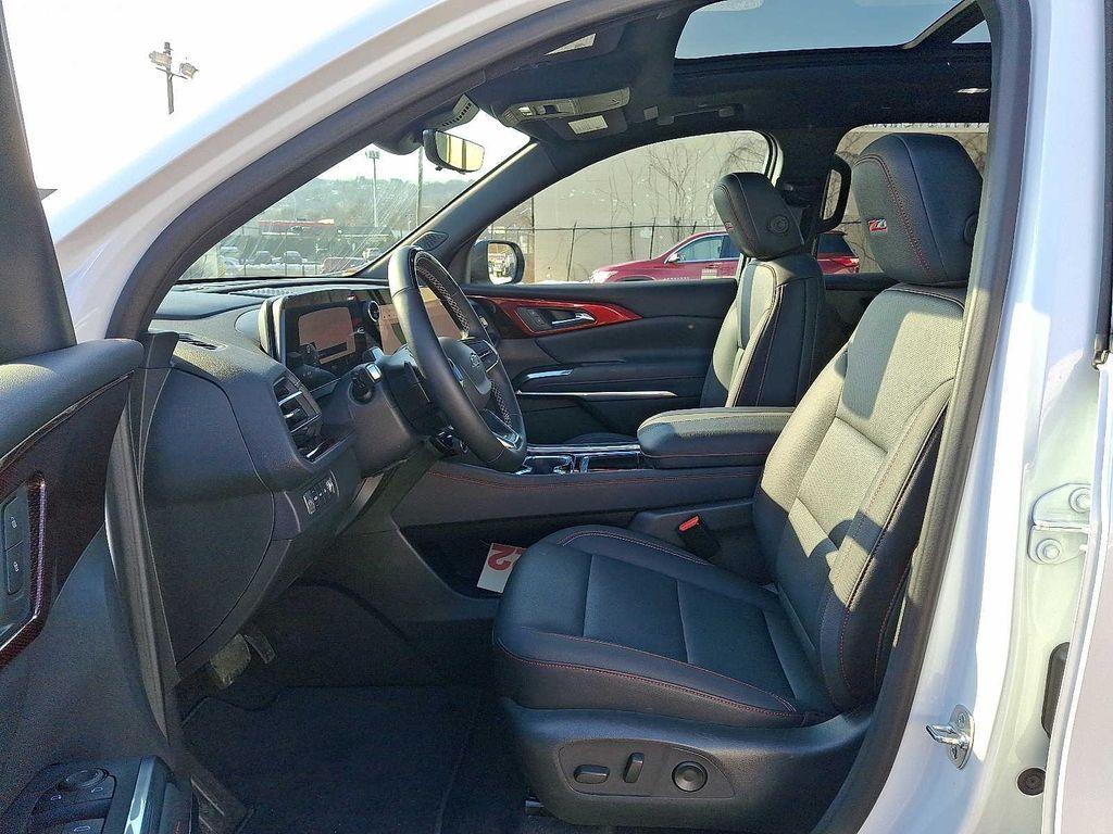 used 2025 Chevrolet Traverse car, priced at $45,988