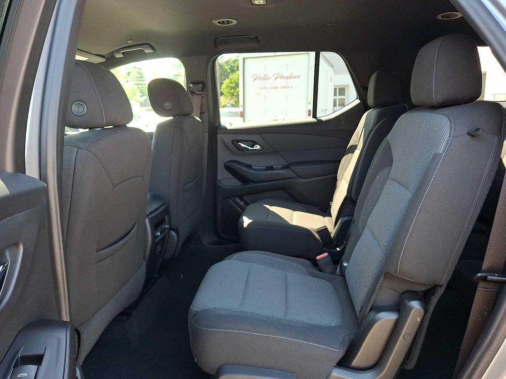 used 2023 Chevrolet Traverse car, priced at $32,048