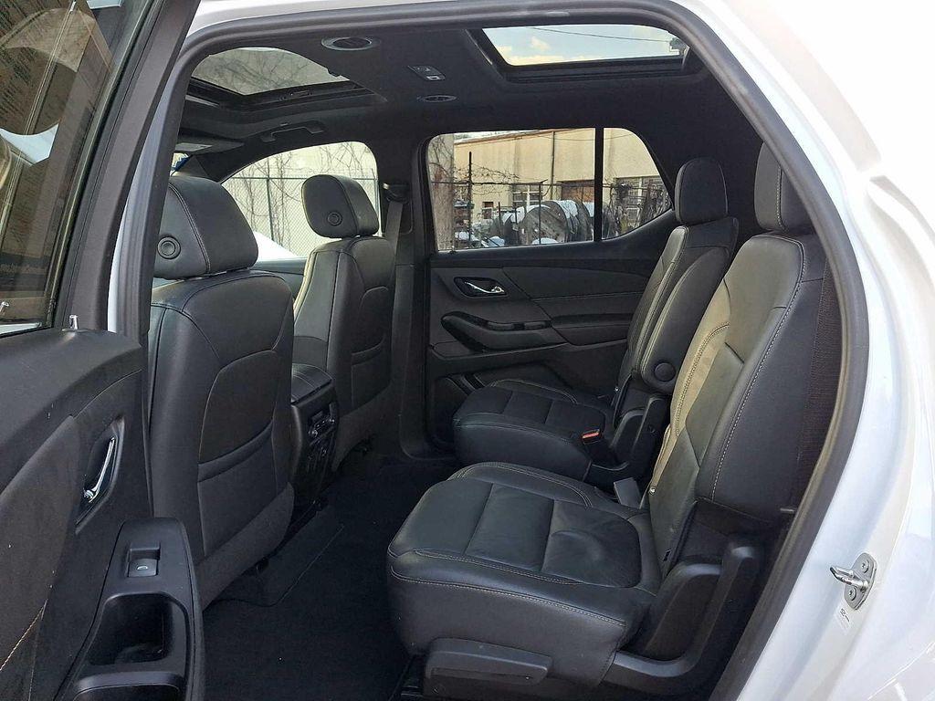 used 2023 Chevrolet Traverse car, priced at $33,588
