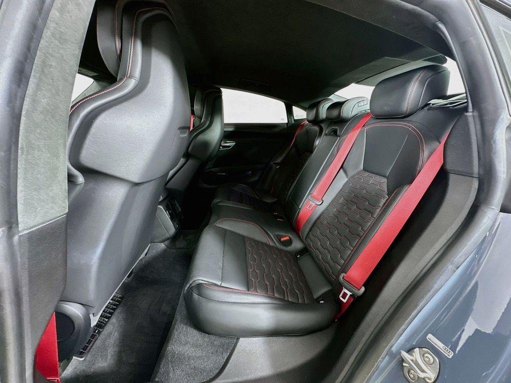 Audi e-tron GT view 24