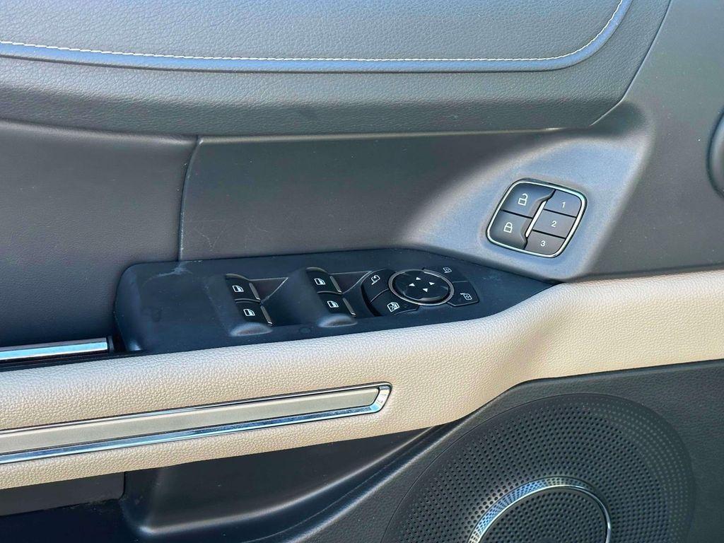 used 2024 Ford Expedition car, priced at $39,261