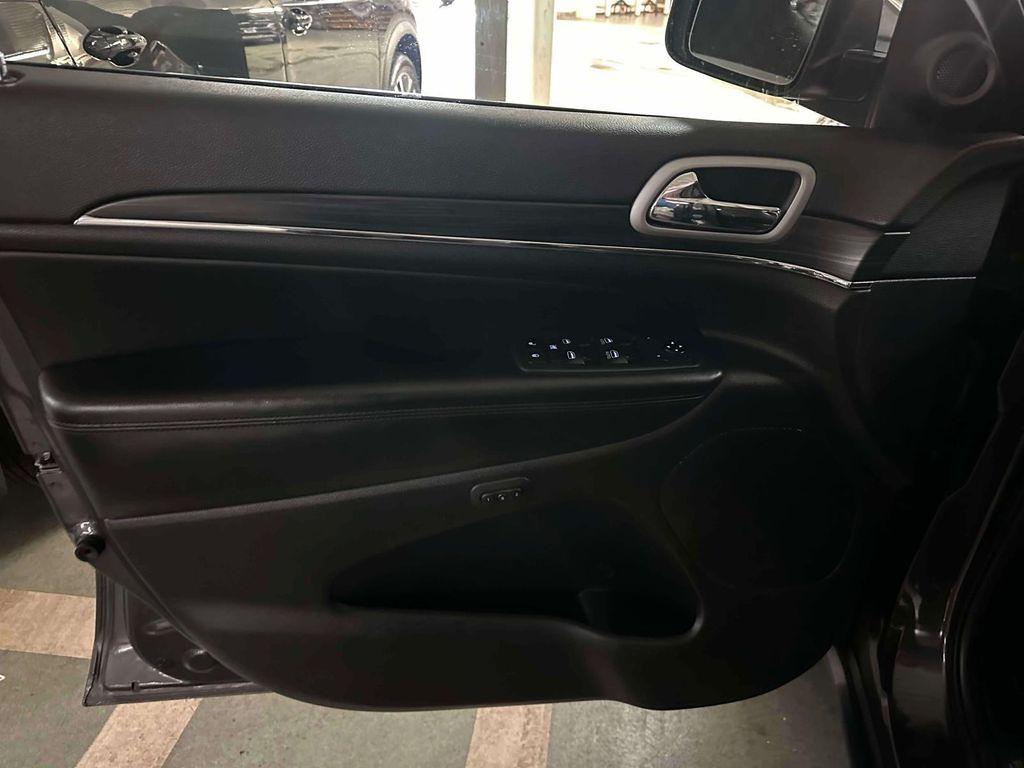 used 2021 Jeep Grand Cherokee car, priced at $23,290
